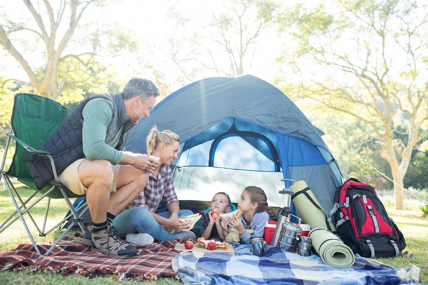 campingurlaub-mit-kindern-188hph-1.jpg Camping mit Kindern: So wird der Trip ein Erfolg | ERGO – Bild 1