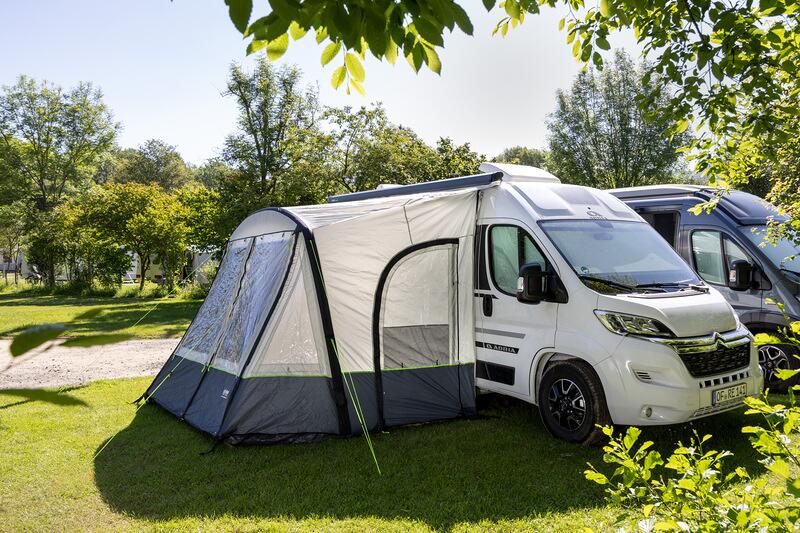 wohnwagen-vorzelt-aufblasbar-895ajn-1.jpg Reimo One Beam Air High aufblasbares Wohnmobil Vorzelt – Bild 1