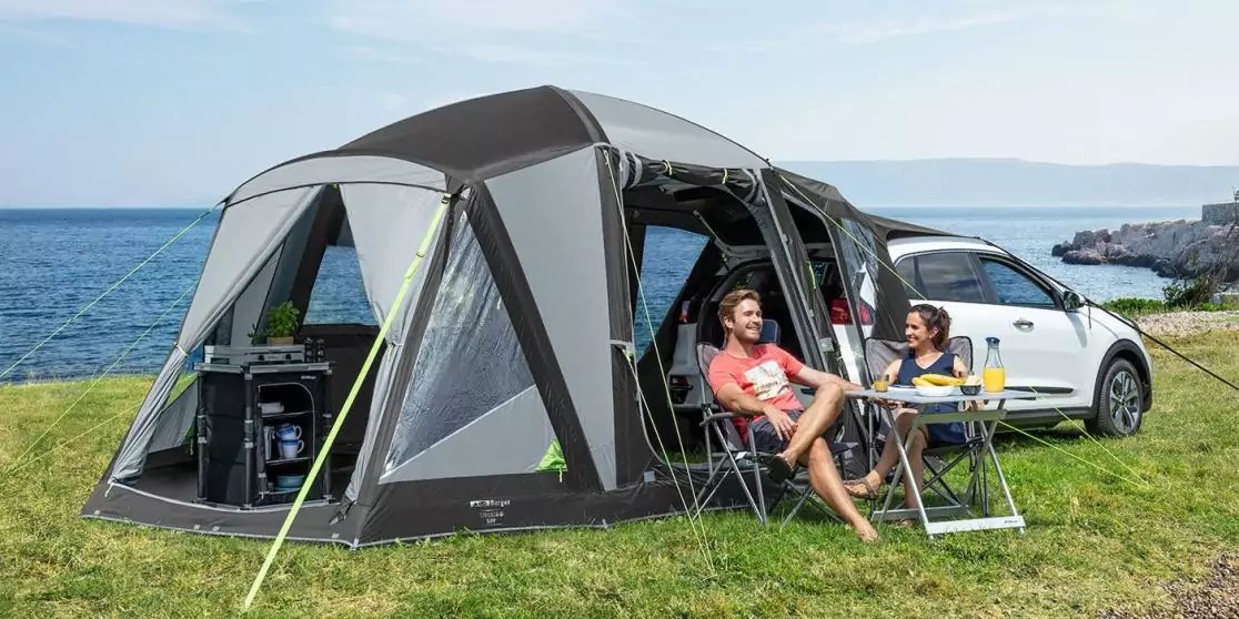zelt-fuer-auto-734oal.jpg Praktische Heckzelte für Pkw und SUV Fritz Berger Campingbedarf Zeltratgeber – Bild 1